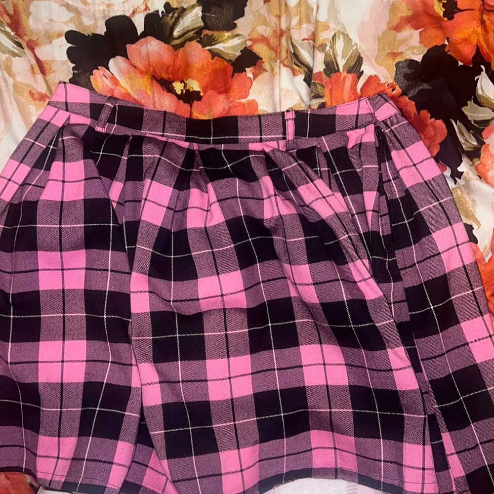 Pink hot topic skirts. Comes with heart shaped belt